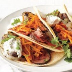 Carne-Asada-Tacos mit Karotten und Paprika