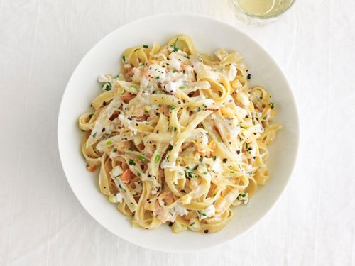 Rezept für Fettuccine-Nudeln mit Sommergemüse und Ziegenkäse