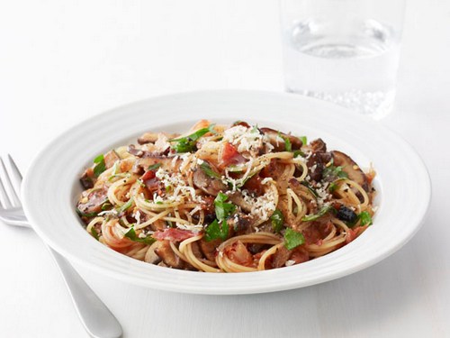 Rezept für Spaghettini mit Speck, Pilzen und Kräutern