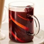 Heiße Sangria mit Zimt