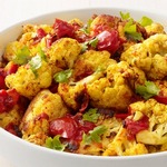 Gebackener Blumenkohl mit Tomaten
