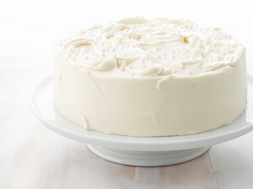 Rezept für Mandelkuchen mit weißer Schokoladenglasur