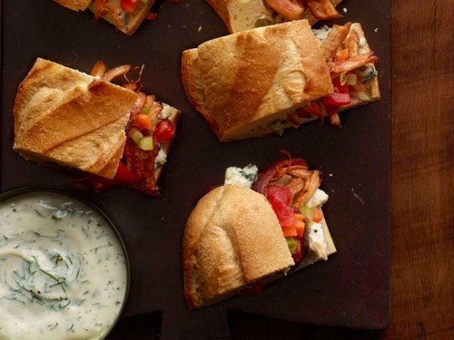 Zubereitung - Buffalo Chicken Sandwiches mit Ranch-Dressing