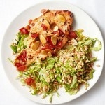 Natürliche Putenschnitzel mit Perlgraupensalat