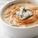 Zwiebelcremesuppe mit karamellisierten Zwiebeln