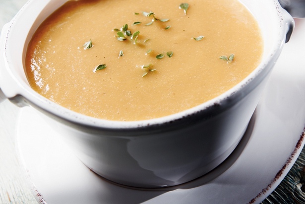 Wie man Kürbis-Apfel-Suppe zubereitet