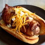Burger-Hotdogs mit Speck