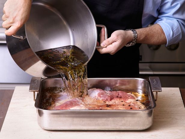 Küpsetatud porchetta (sealiha kõhurull), topeltmarineeritud