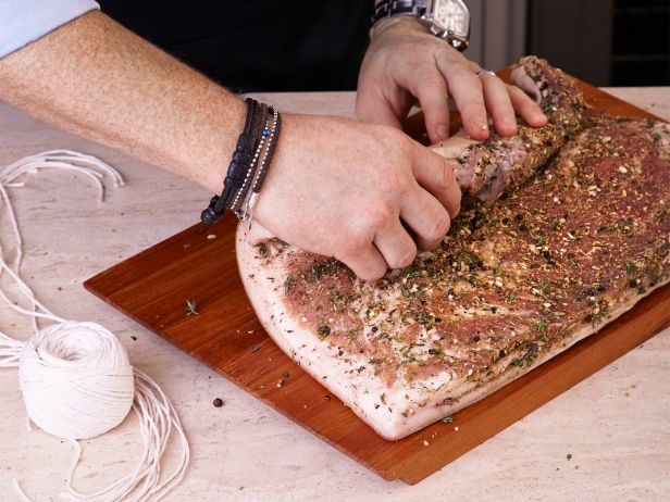 Küpsetatud porchetta (sealiha kõhurull), topeltmarineeritud