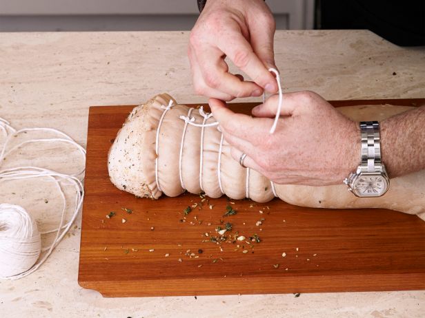Küpsetatud porchetta (sealiha kõhurull), topeltmarineeritud
