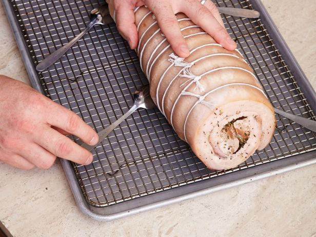 Küpsetatud porchetta (sealiha kõhurull), topeltmarineeritud