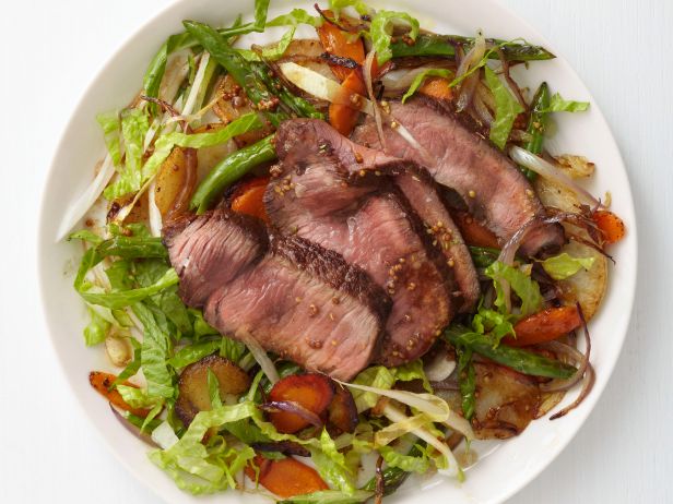 Zubereitung - Salat mit gebratenem Rindfleisch und Gemüse