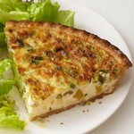Quiche mit grünen Chilis