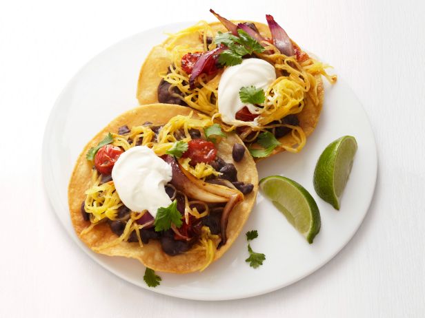 Wie man Spaghetti-Kürbis-Tostadas zubereitet