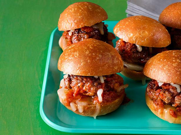Wie man Mini-Fleischbällchen-Slider-Burger zubereitet