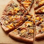 Pizza mit Butternusskürbis und Gorgonzola-Käse