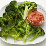 Brokkoli mit Walnuss-Romesco-Sauce