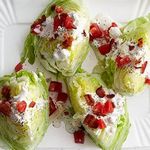 Eisbergsalat mit Blauschimmelkäse-Dressing