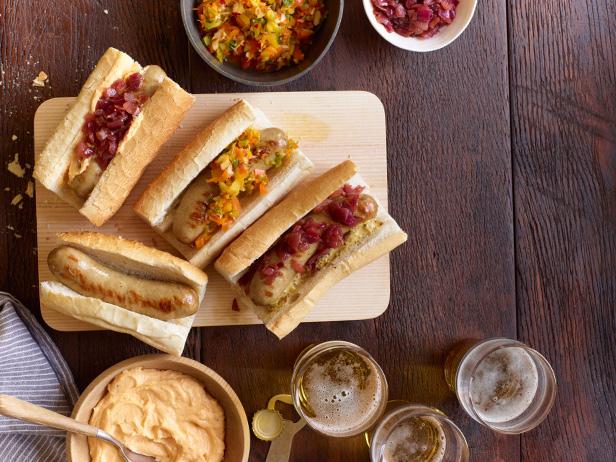 Wie man Bratwurst mit Bier zubereitet