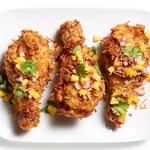 Frittierte Hähnchenkeulen nach hawaiianischer Art