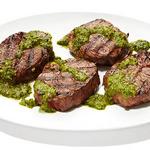 Gegrilltes Rindersteak mit Chimichurri-Sauce