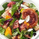 Brotsalat mit Pancetta, Rucola und Tomaten