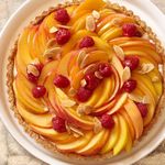 تارت ميلبا باللوز والخوخ