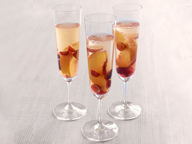 Wie man Sangria mit Sekt zubereitet