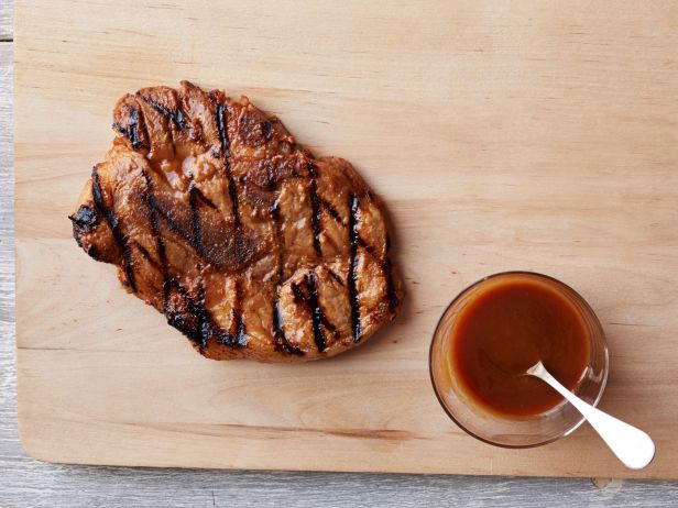 Zubereitung - Natürliche Schweineschnitzel mit Knochen, Hoisin-Sauce und Fünf-Gewürze-Mischung