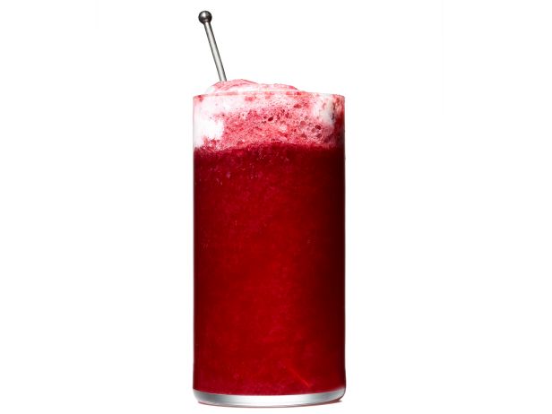 So bereiten Sie einen Gin-Brombeer-Float zu
