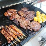 موسم الشواء قد بدأ، أو كيف تأكل طعامًا لذيذًا دون الإضرار بصحتك