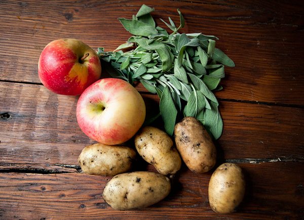 Foto: Warum verfärben sich Äpfel und Kartoffeln nach dem Anschneiden dunkel?