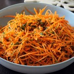 Französischer Salat mit Karotten
