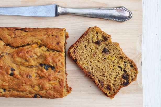 Wie man Kürbis-Rosinen-Kuchen zubereitet
