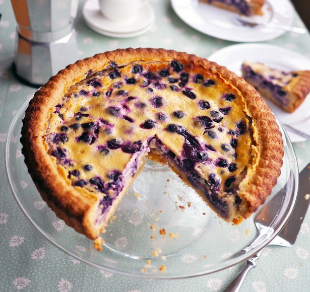 Wie man finnischen Blaubeerkuchen zubereitet