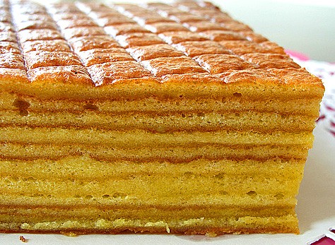 Wie man einen indonesischen Schichtkuchen (Kek Lapis) zubereitet