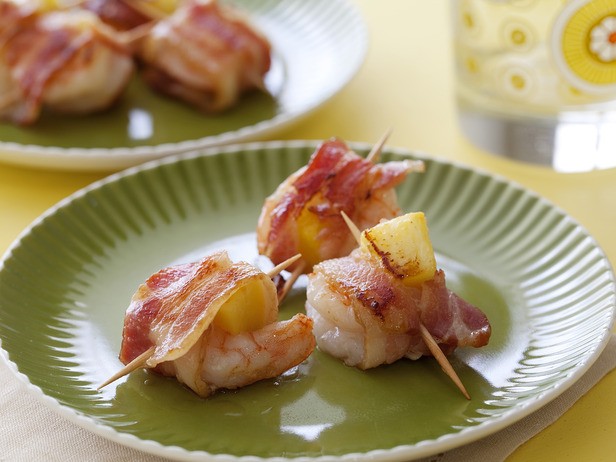 Come preparare i gamberi avvolti nella pancetta con ananas
