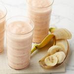 Gefrorener Erdbeer-, Pfirsich- und Bananen-Smoothie