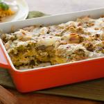 Geschichtete gebackene Hähnchen-Enchiladas