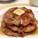 Haferflockenpfannkuchen mit Banane und Rosinen