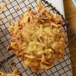 Kartoffelpuffer mit Pastinaken unter einer Karamellkruste