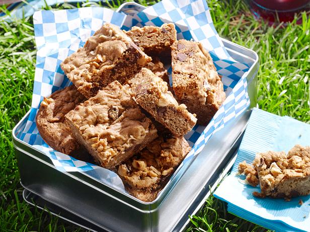 Wie man dunkle Schokoladen-Blondies zubereitet