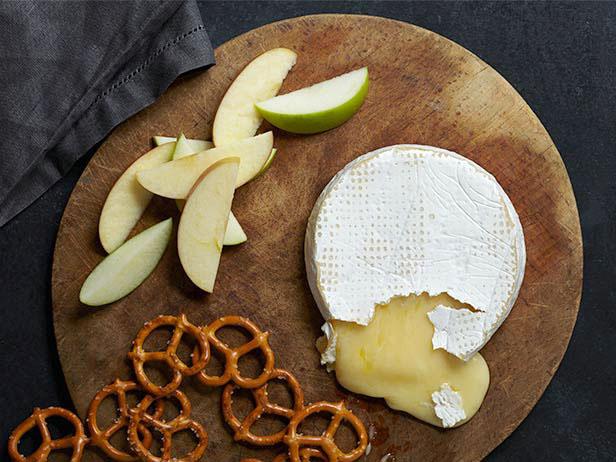 Kuinka tehdä paistettua brie-juustoa