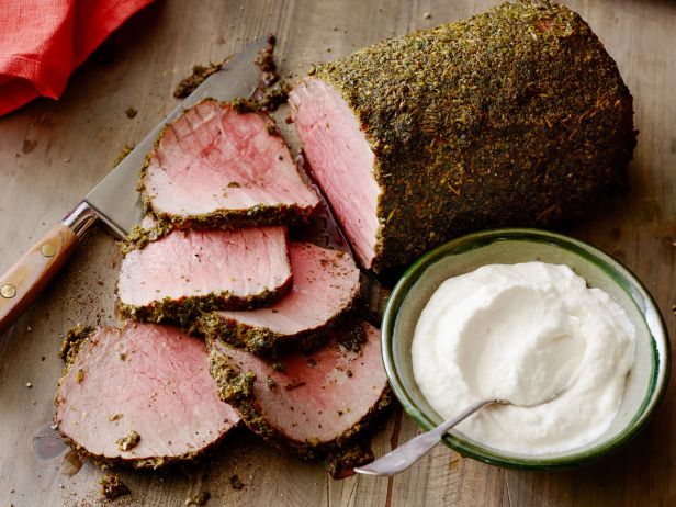 Come preparare - Arrosto di manzo con crosta di senape ed erbe aromatiche e panna acida al rafano