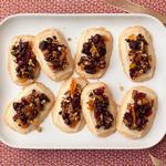Festliche Shortbread-Kekse mit Früchten und Nüssen