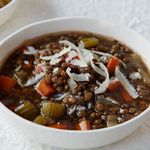 شوربة خضار بالعدس