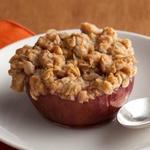 Gebackene Äpfel mit knusprigem Haferflocken-Zimt-Topping