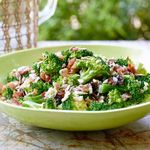 Brokkolisalat mit Rosinen