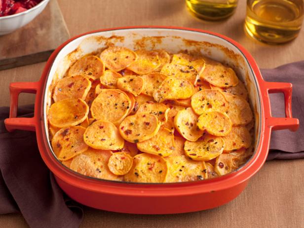 Füme Biberli Tatlı Patates Güveci Nasıl Yapılır?