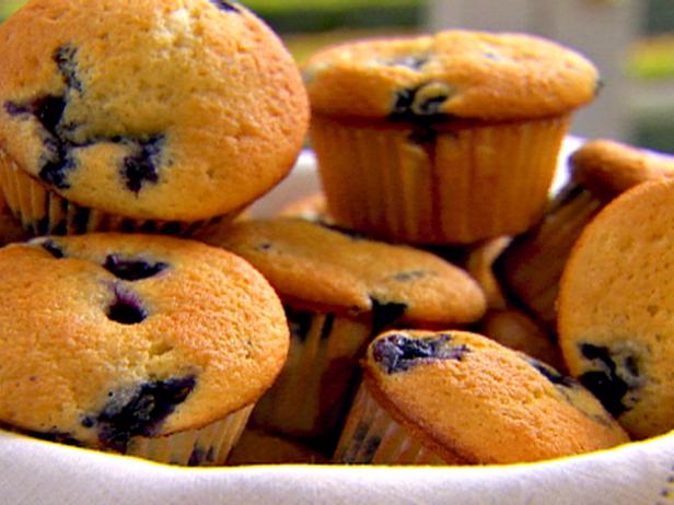 Wie man Blaubeer-Sauerrahm-Muffins zubereitet